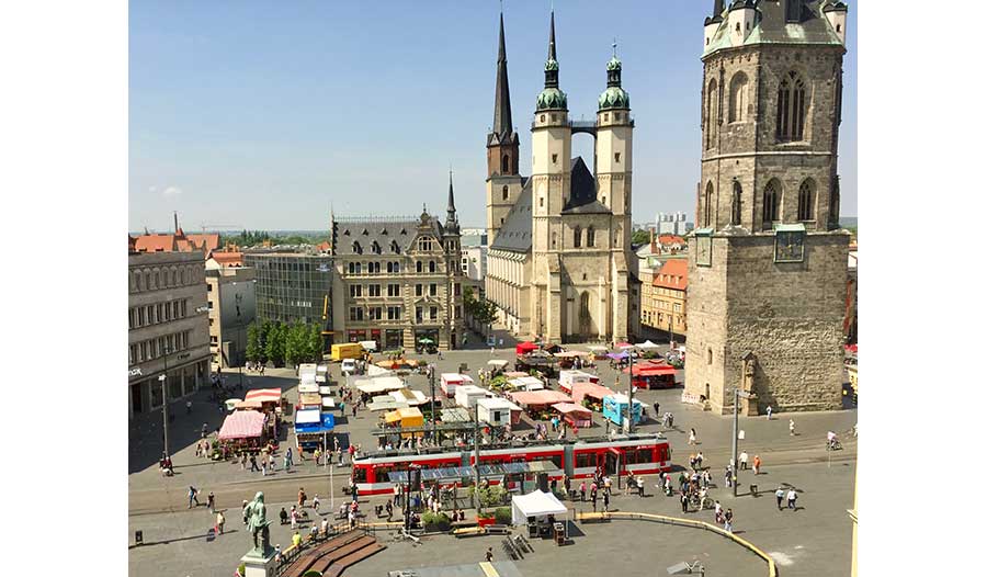 The Marktkirche in Halle and the Händel statue seen from behind( lower left). Photo: Albert Ehrnrooth